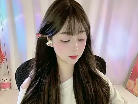 Snapshot of Clover_zizi chatting on October 2025 09:22:02 AM Clover zizi online show from October 2025 09:22:02 AM