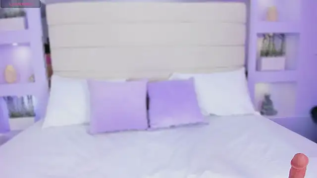 AmyColman  online show from February 2026 12:20:02 PM