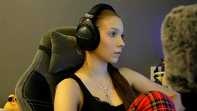 Softixq online show from December 2025 03:17:01 PM