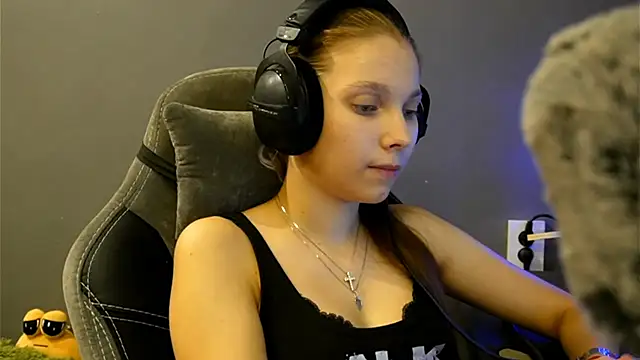 Softixq online show from December 2025 04:12:02 PM