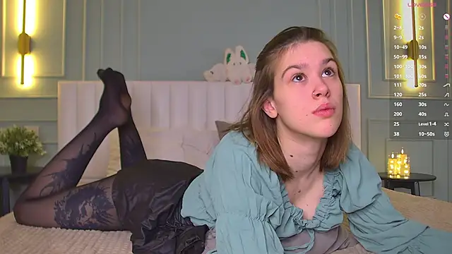 Snapshot of LoraPuffs chatting on February 2026 04:03:02 PM LoraPuffs online show from February 2026 04:03:02 PM