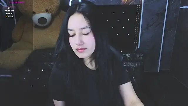 Aleja05 b online show from December 2025 07:54:02 PM