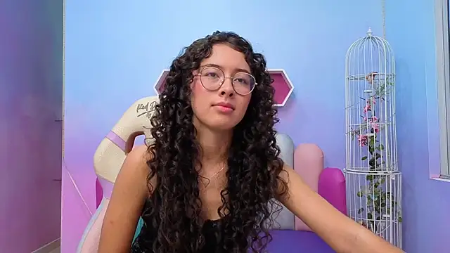 Snapshot of Sasha-Monroe chatting on October 2025 04:09:01 AM Sasha-Monroe online show from October 2025 04:09:01 AM