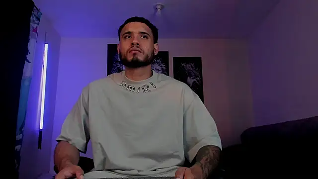 Snapshot of AUSTINN_TORRES chatting on January 2026 12:25:01 AM AUSTINN TORRES online show from January 2026 12:25:01 AM