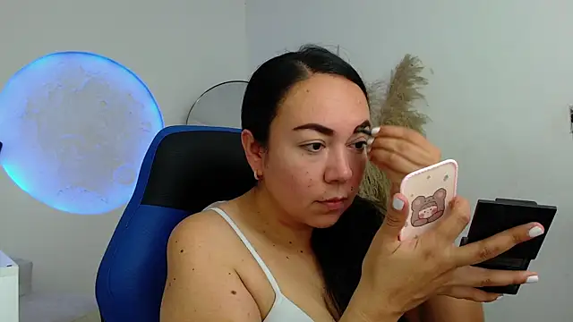 Yadis hot online show from November 2025 08:32:01 PM