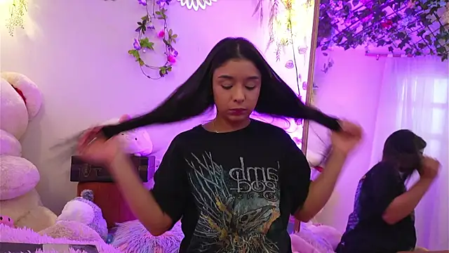 Snapshot of ISA_NIXON chatting on November 2025 08:33:02 PM ISA NIXON online show from November 2025 08:33:02 PM