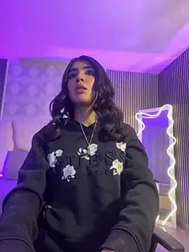 MAIILY TAY online show from November 2025 11:29:01 AM