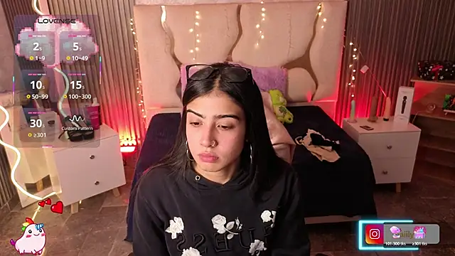 MAIILY TAY online show from February 2026 12:48:02 PM