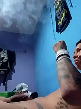 Ojitosbrrr online show from November 2025 07:51:02 AM