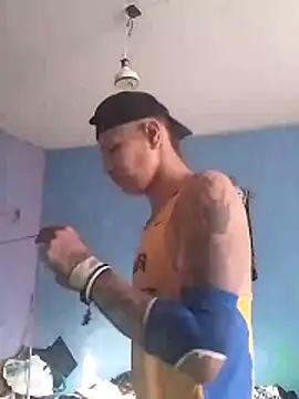 Ojitosbrrr online show from November 2025 10:12:01 PM