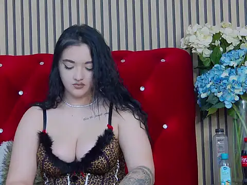 LaraBloom online show from November 2025 07:45:02 PM