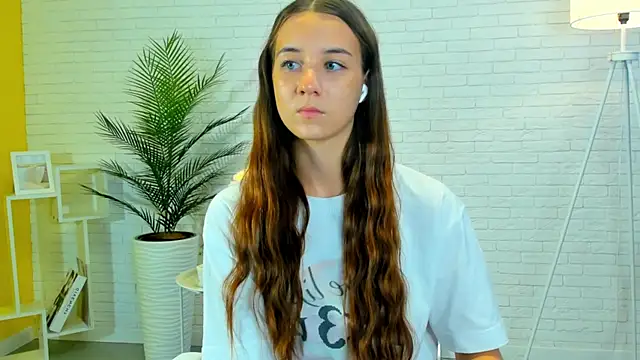 Snapshot of ErnestinaSiddens chatting on October 2025 12:23:02 PM ErnestinaSiddens online show from October 2025 12:23:02 PM