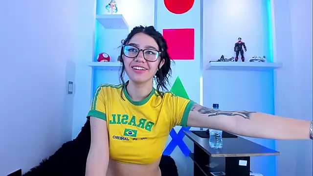 Charlotte Millers online show from November 2025 09:51:02 PM