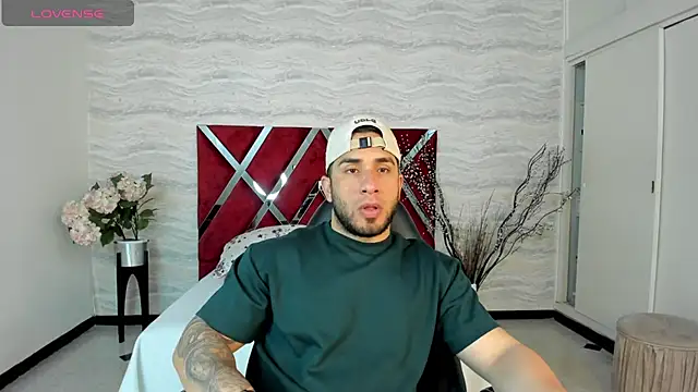 Snapshot of Denver_lux chatting on October 2025 12:18:02 PM Denver lux online show from October 2025 12:18:02 PM