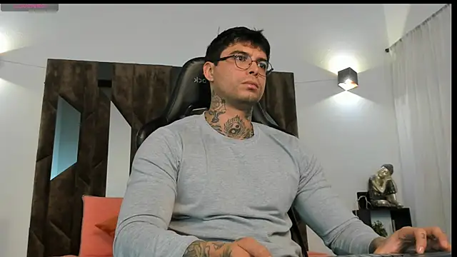 MATEO DILUCA online show from November 2025 10:15:02 AM