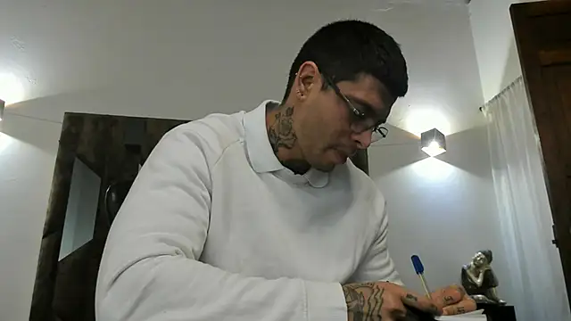 MATEO DILUCA online show from November 2025 10:05:01 AM