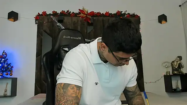 MATEO DILUCA online show from December 2025 10:10:02 AM