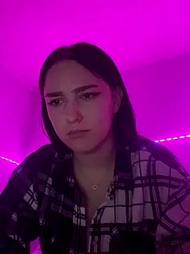 Snapshot of _Sinara_ chatting on October 2025 06:10:02 PM  Sinara  online show from October 2025 06:10:02 PM