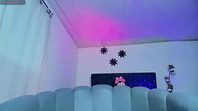 GiannaRoberts online show from November 2025 11:36:02 AM