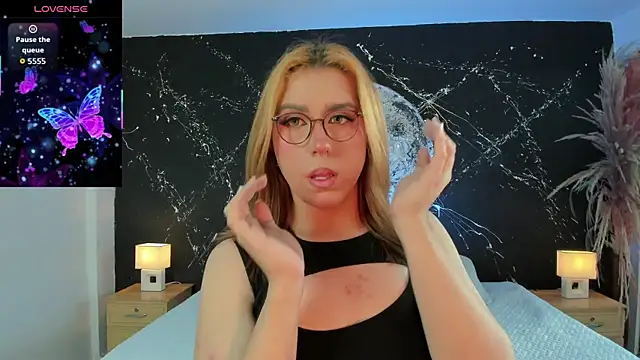 JanneBlossom  online show from December 2025 09:42:01 PM