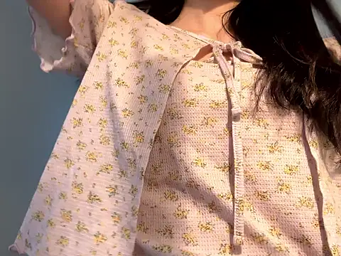 Snapshot of miku_pipipi chatting on November 2025 07:30:01 AM miku pipipi online show from November 2025 07:30:01 AM