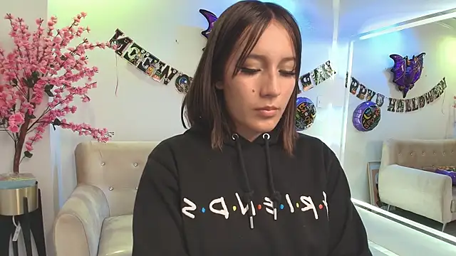 Snapshot of Lili_scott chatting on October 2025 03:20:02 AM Lili scott online show from October 2025 03:20:02 AM