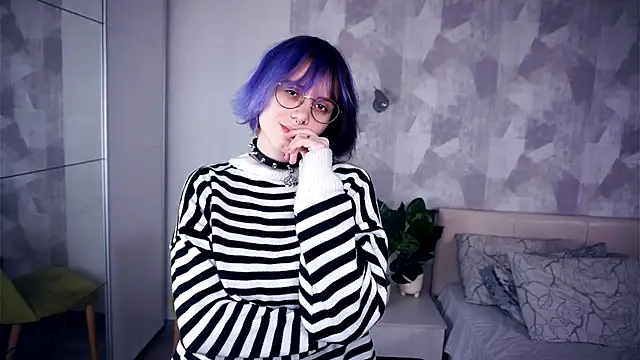 KellePourier online show from November 2025 05:15:01 PM