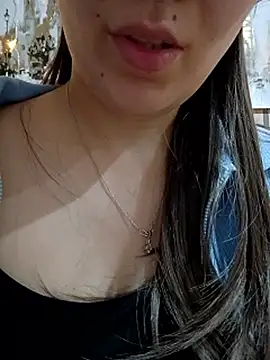 Emily  love online show from November 2025 03:52:01 AM