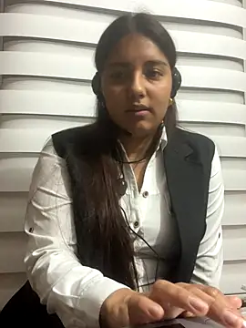 Snapshot of Au-rora chatting on November 2025 04:16:01 AM Au-rora online show from November 2025 04:16:01 AM