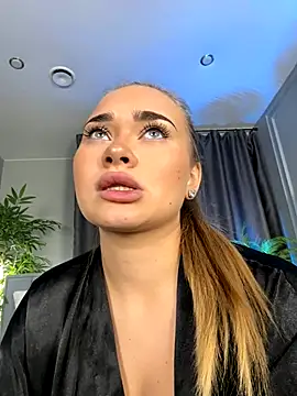 MilaRaven online show from November 2025 07:01:01 AM