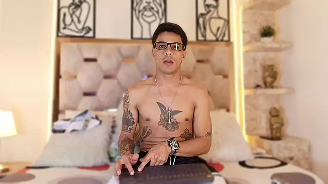 Andrew Haalls online show from November 2025 08:49:01 PM