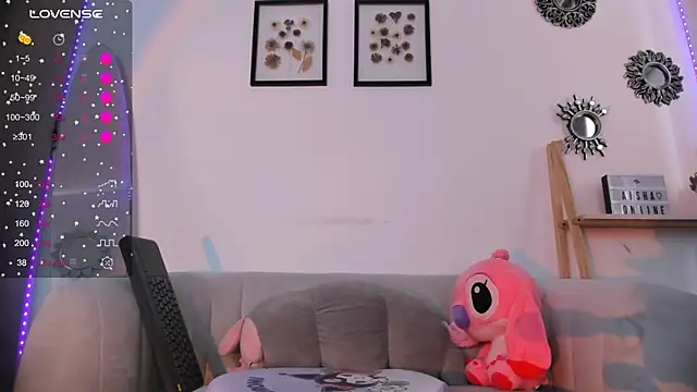 Oceane16  online show from November 2025 05:01:02 PM