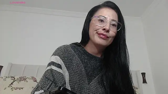 Snapshot of Emma_Hotkiss chatting on April 2026 03:57:02 AM Emma Hotkiss online show from April 2026 03:57:02 AM