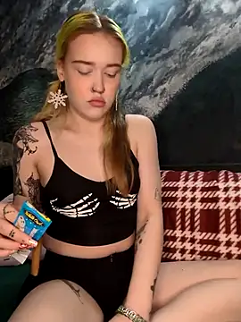 mattiethebaddieee online show from December 2025 10:49:02 PM