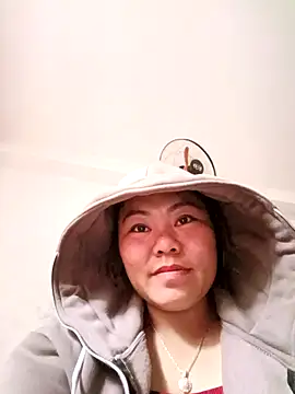 binhyen-00 online show from November 2025 06:35:01 AM