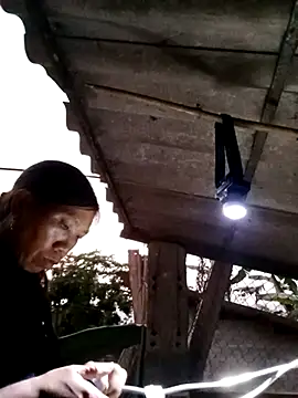 bella-la online show from December 2025 10:44:02 AM