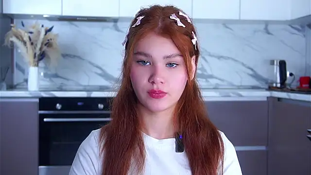 YettaCalabria online show from December 2025 11:28:02 AM