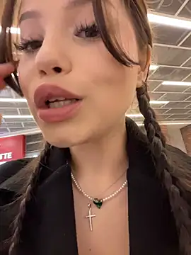 Snapshot of Kissy_Moon chatting on November 2025 03:10:02 PM Kissy Moon online show from November 2025 03:10:02 PM