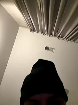 Snapshot of Cubanno chatting on October 2025 07:01:01 AM Cubanno online show from October 2025 07:01:01 AM