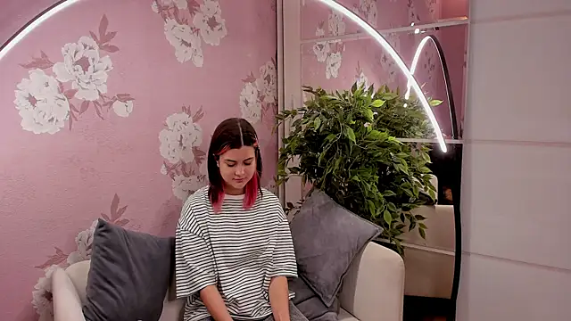 SharieTenuta online show from November 2025 11:34:01 AM