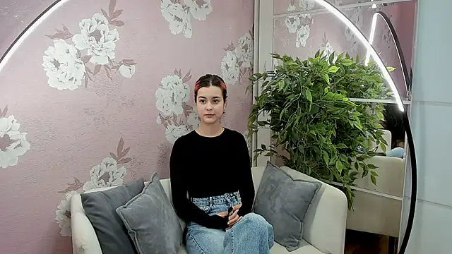 SharieTenuta online show from November 2025 09:43:01 AM