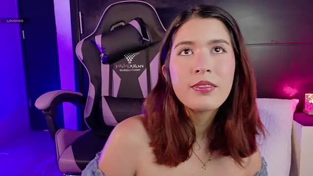 emilyy1  online show from November 2025 03:13:02 PM