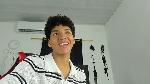 Maximiliano Khalil online show from November 2025 07:02:02 PM