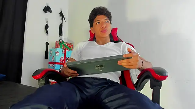 Maximiliano Khalil online show from December 2025 07:29:02 PM