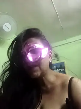 Snapshot of LOVE__RANI chatting on June 2026 04:15:02 AM LOVE RANI online show from June 2026 04:15:02 AM
