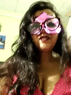 Snapshot of LOVE__RANI chatting on July 2026 06:43:02 PM LOVE RANI online show from July 2026 06:43:02 PM