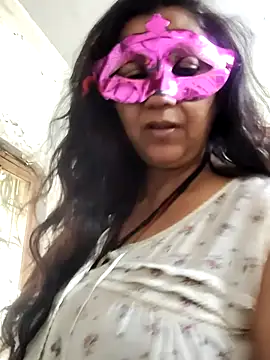 Snapshot of LOVE__RANI chatting on July 2026 05:06:01 AM LOVE RANI online show from July 2026 05:06:01 AM