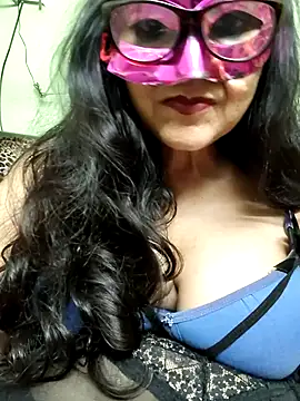 Snapshot of LOVE__RANI chatting on August 2026 06:06:02 PM LOVE RANI online show from August 2026 06:06:02 PM