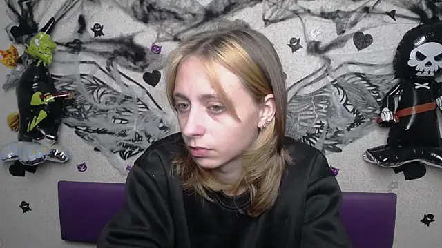 Snapshot of TracyLll chatting on October 2025 02:41:02 PM TracyLll online show from October 2025 02:41:02 PM