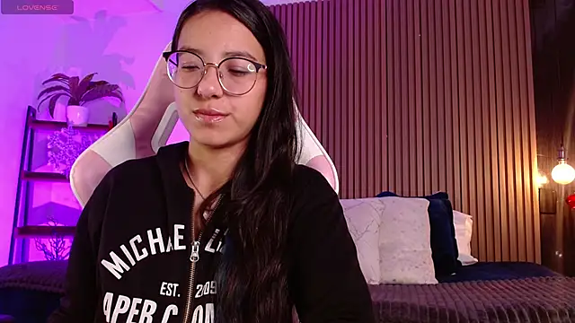 Skay bluee online show from December 2025 02:12:02 PM